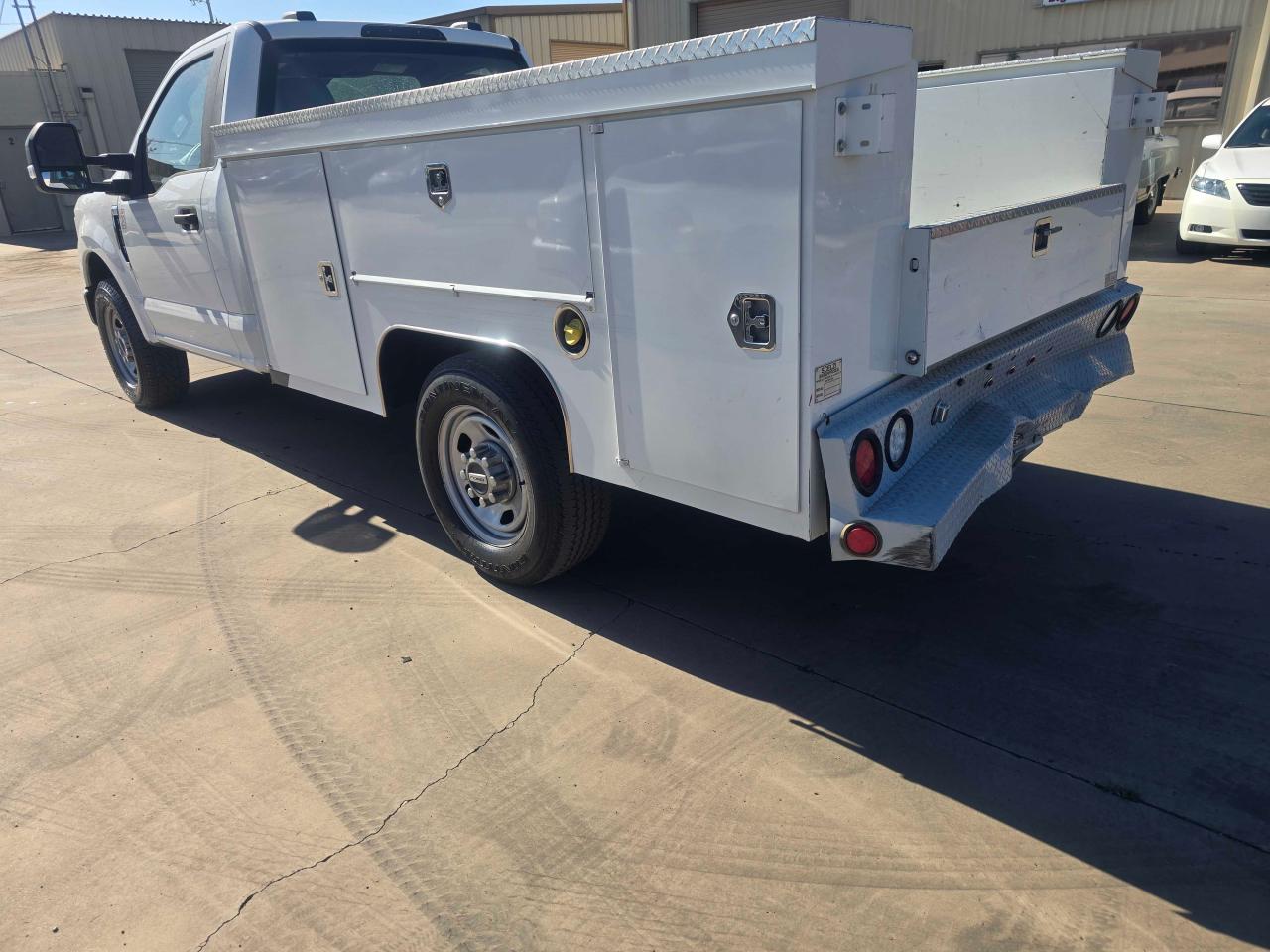 2022 Ford F350 - Image 3