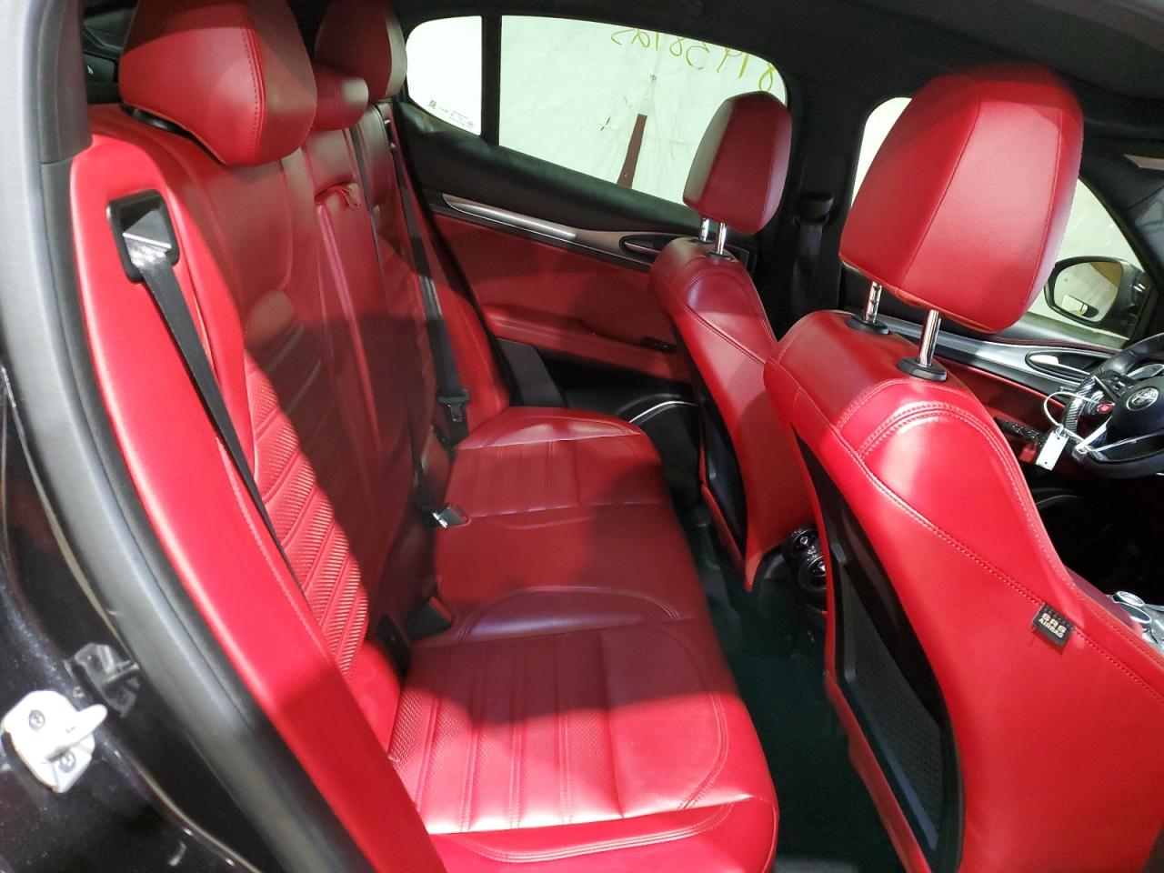 2019 Alfa Romeo Stelvio - Image 11