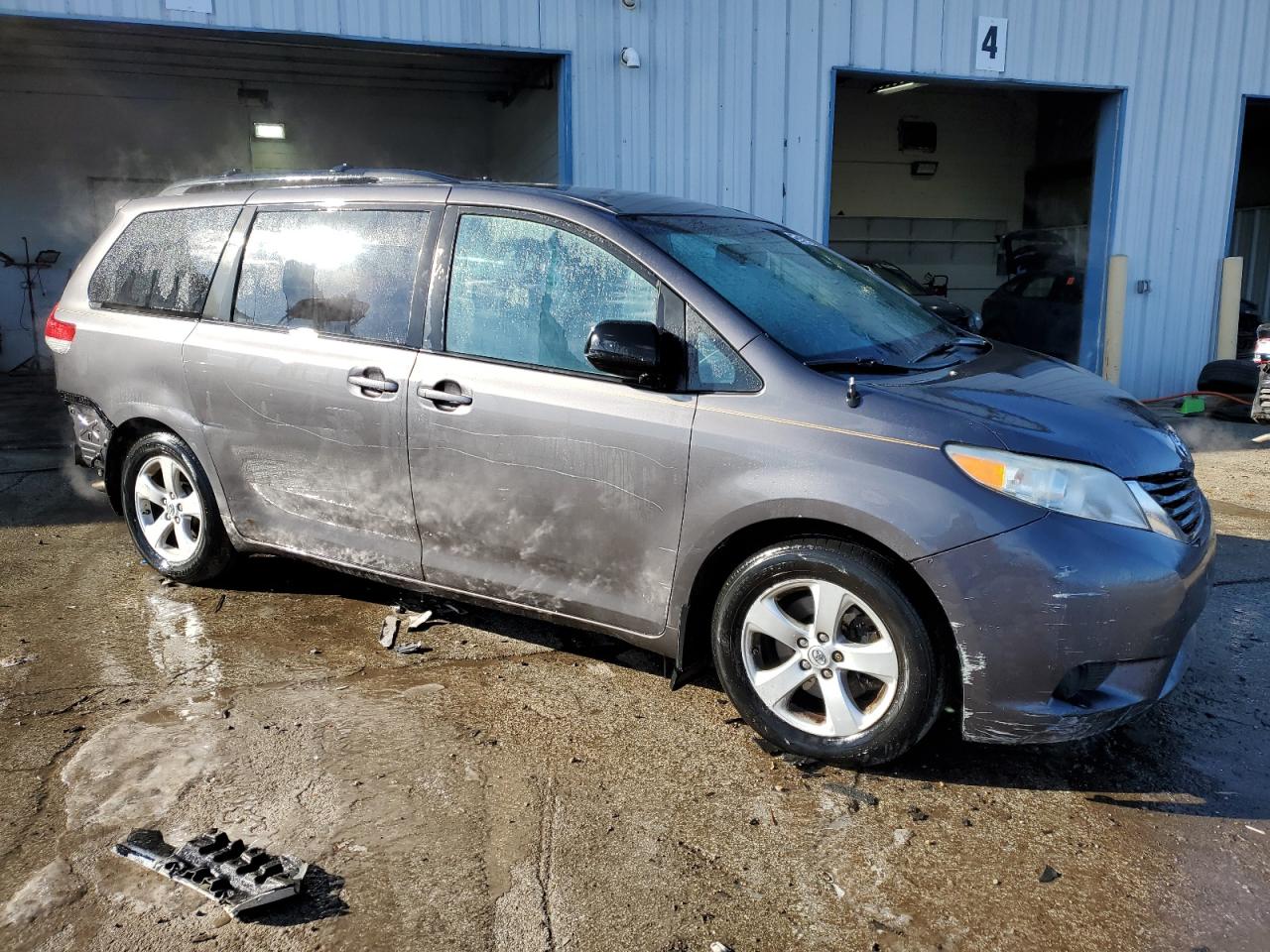 2013 Toyota Sienna - Image 4