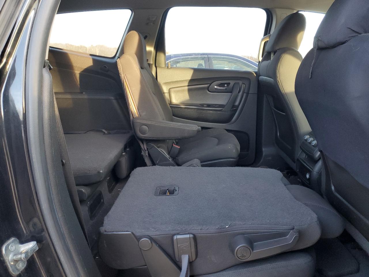 2010 Chevrolet Traverse - Image 11