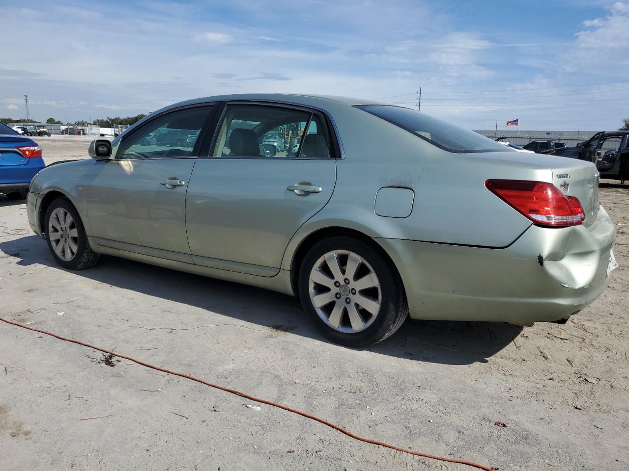 2007 Toyota Avalon - Image 2