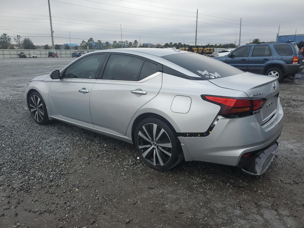 2019 Nissan Altima - Image 2