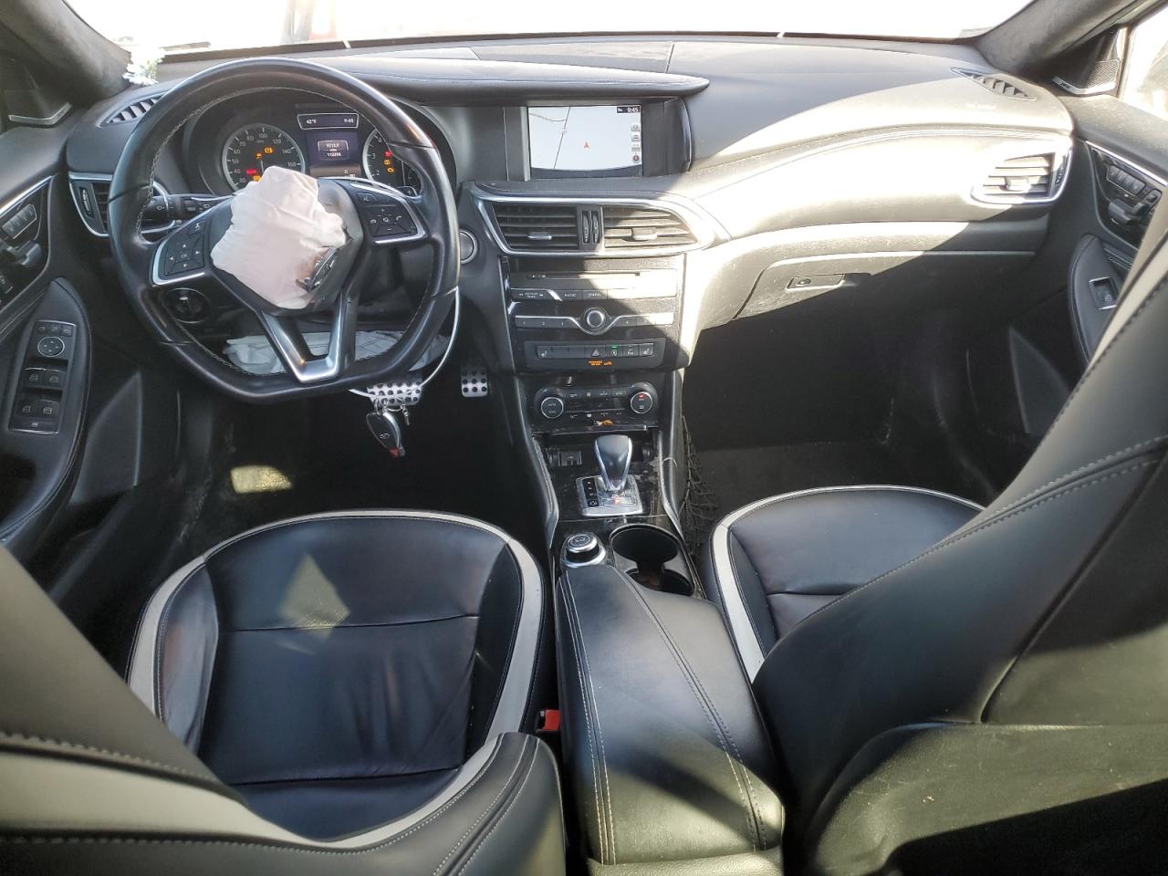 2018 Infiniti QX30 - Image 8