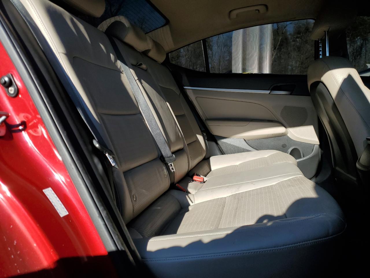 2017 Hyundai Elantra - Image 10