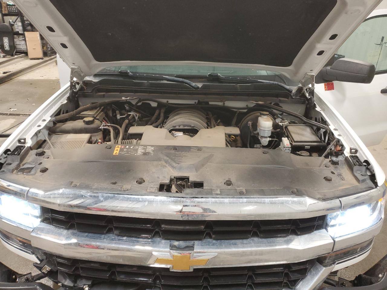 2019 Chevrolet Silverado - Image 11