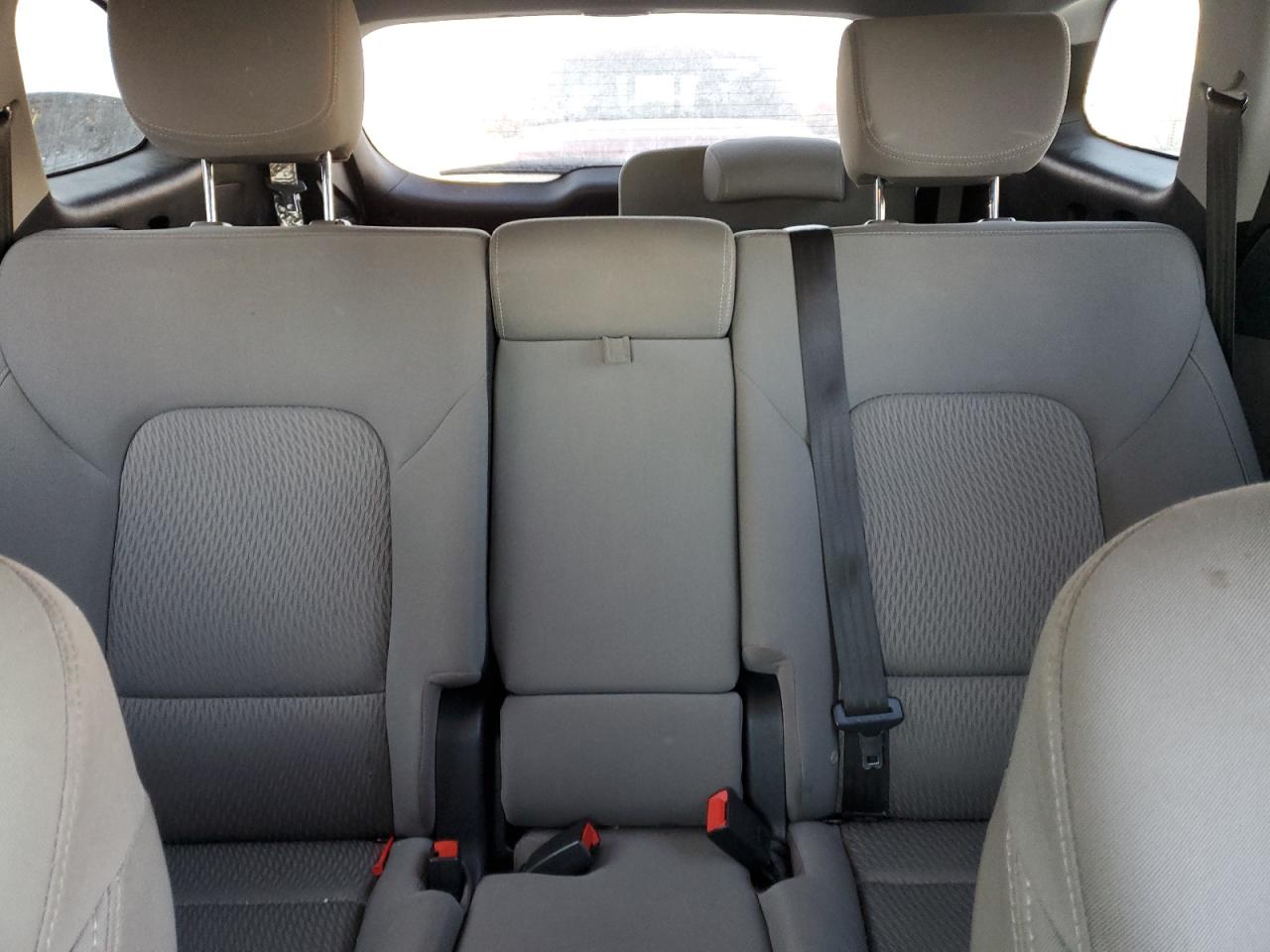 2017 Hyundai Santa Fe - Image 10