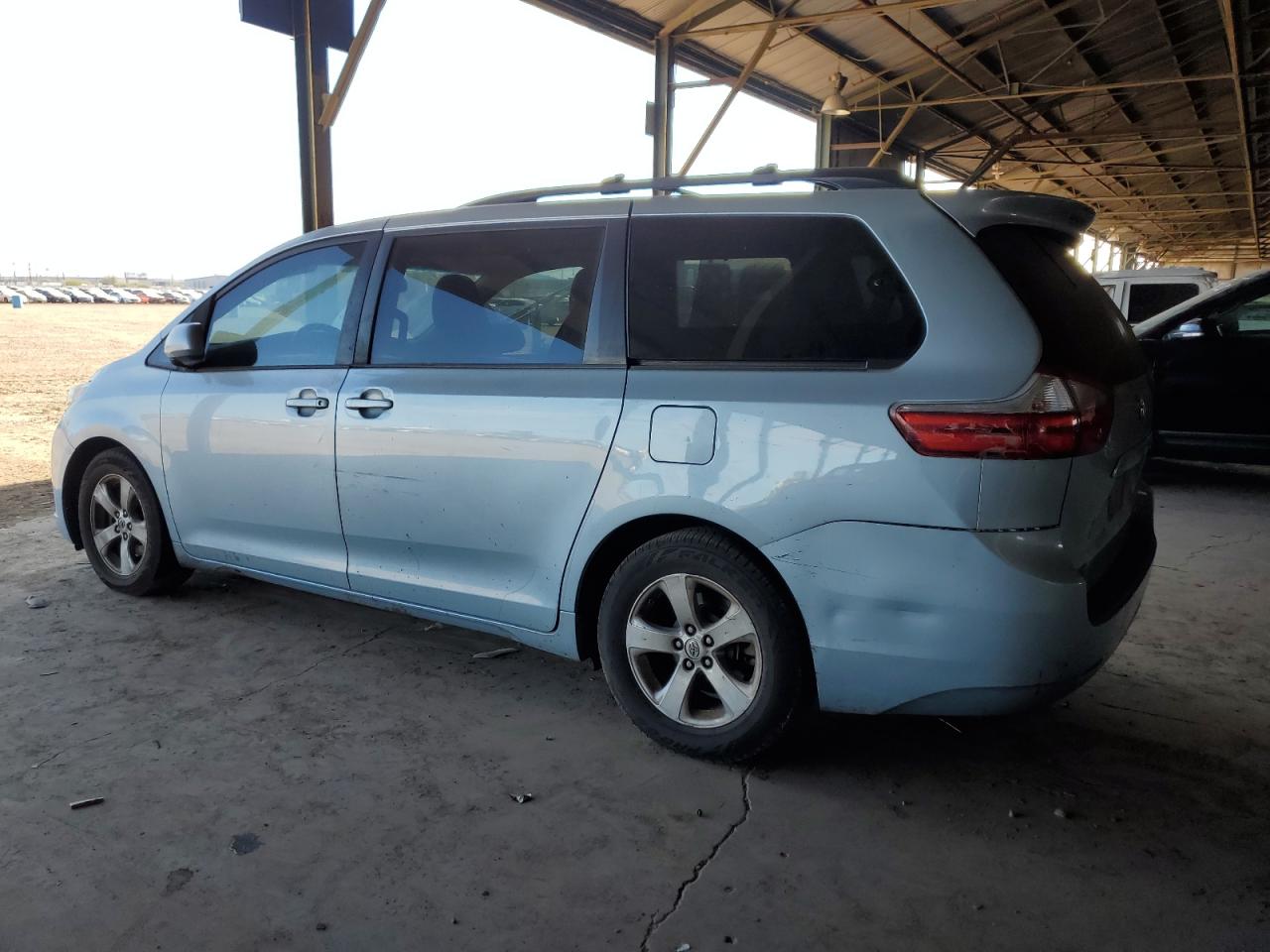 2015 Toyota Sienna - Image 2