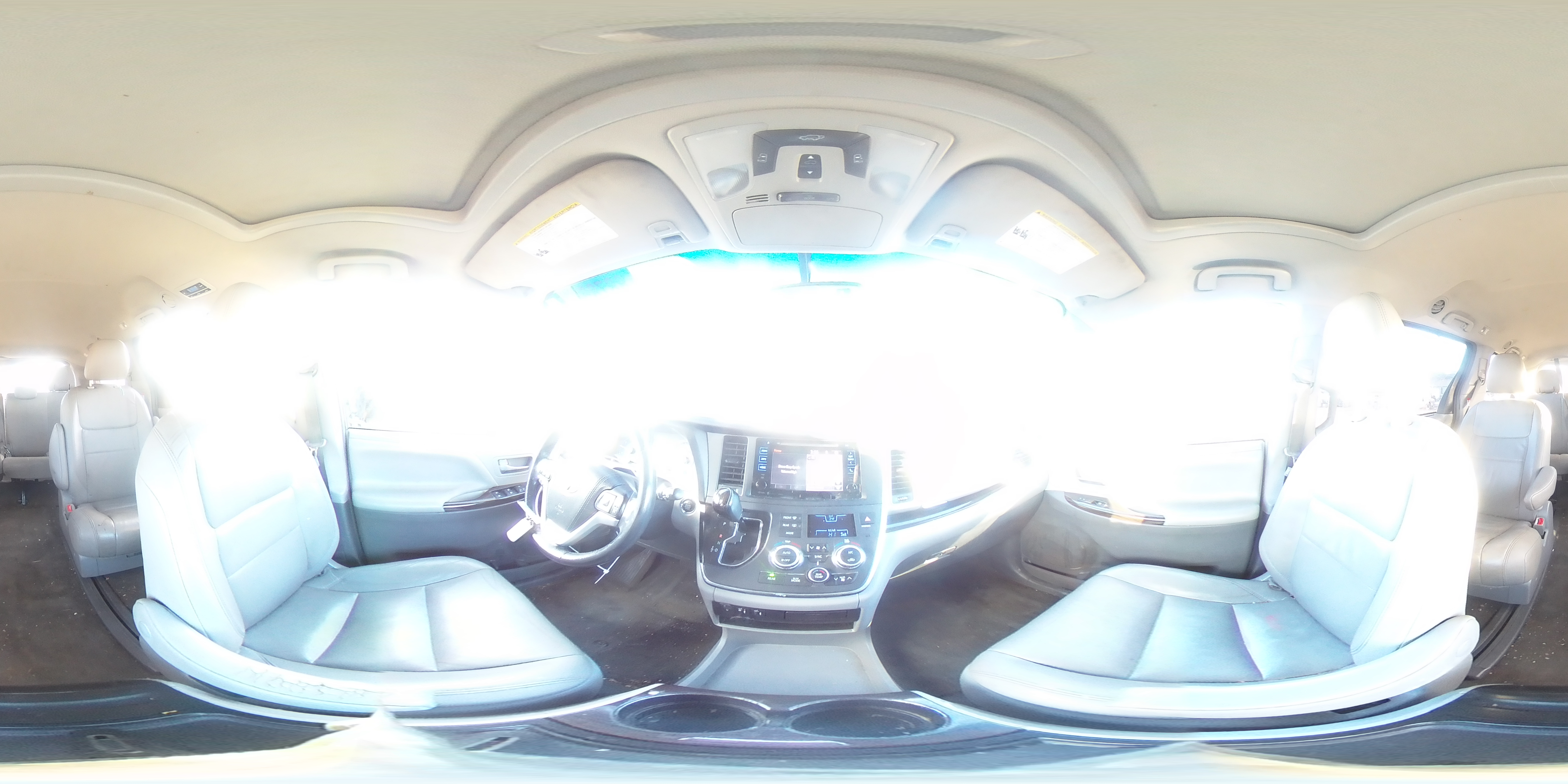 2017 Toyota Sienna - Image 14