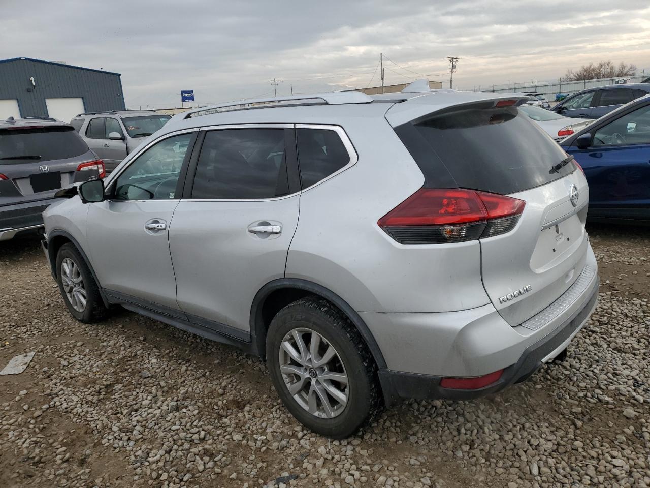2018 Nissan Rogue - Image 2