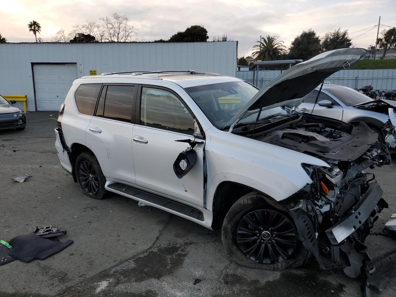 2023 Lexus GX - Image 4