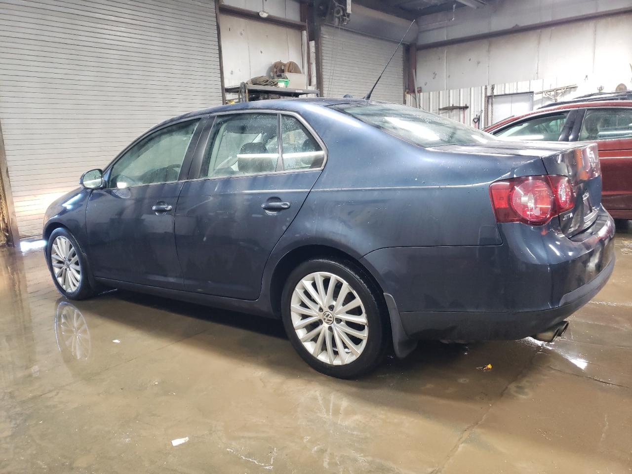 2010 Volkswagen Jetta - Image 2