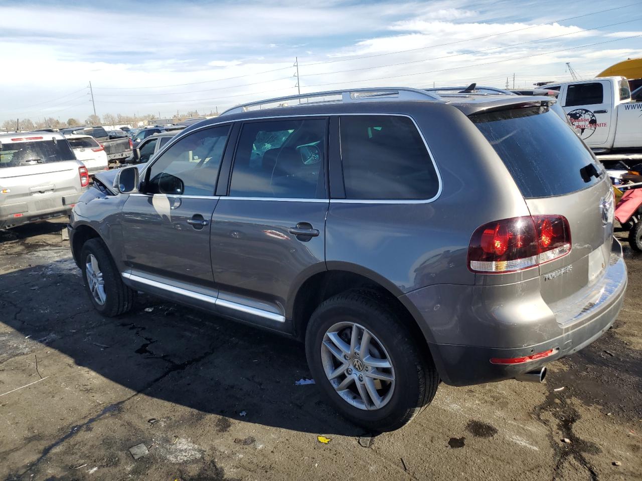 2008 Volkswagen Touareg - Image 2