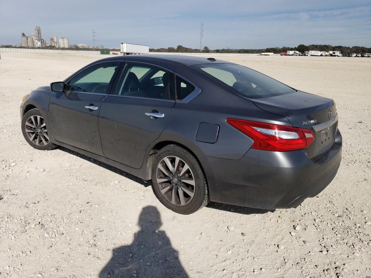 2017 Nissan Altima - Image 2