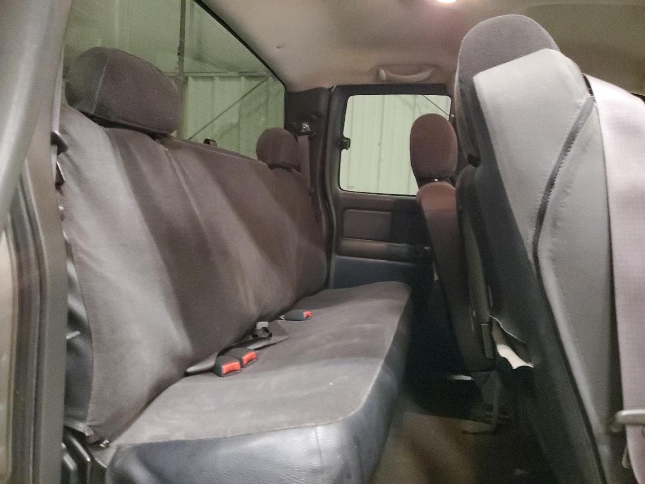2003 Chevrolet Silverado - Image 10
