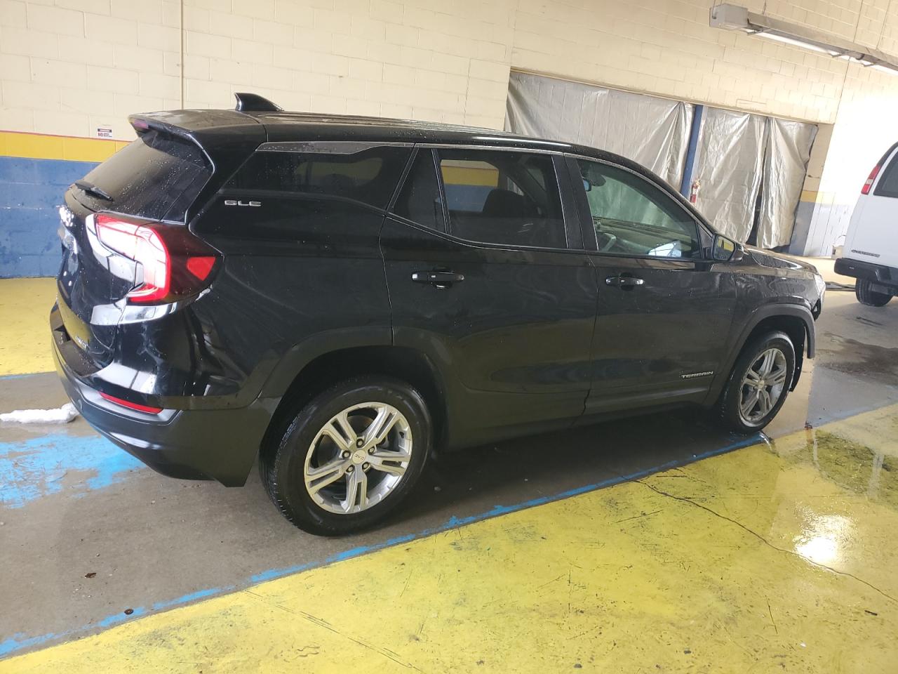 2022 GMC Terrain - Image 3