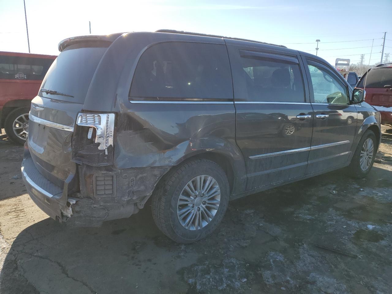 2016 Chrysler Town & Country - Image 3