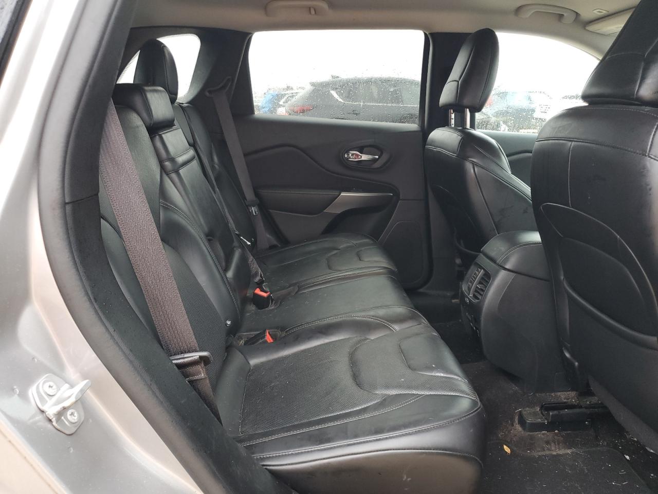 2019 Jeep Grand Cherokee - Image 11