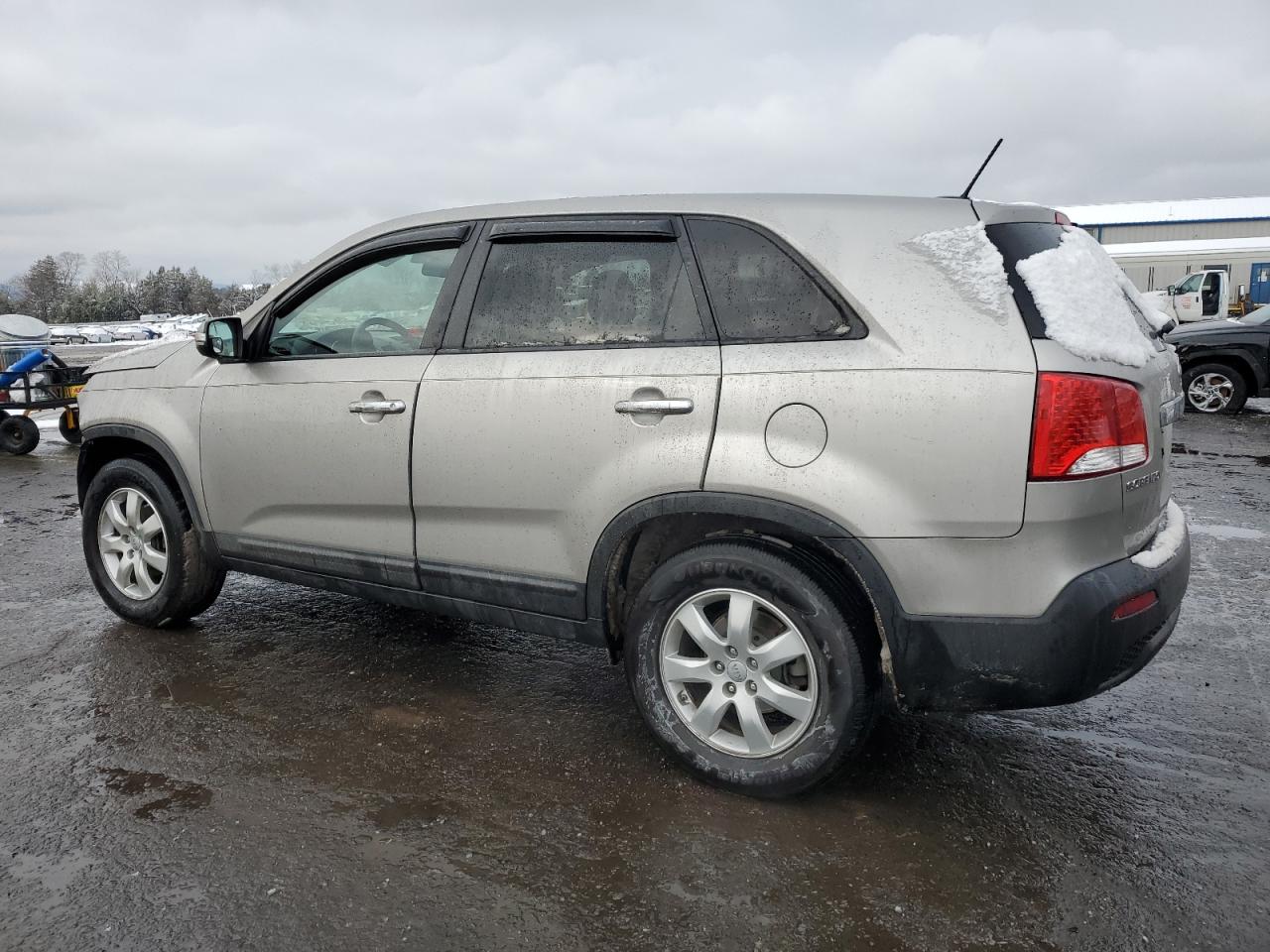 VIN 5XYKT3A12DG361657 2013 KIA SORENTO no.2