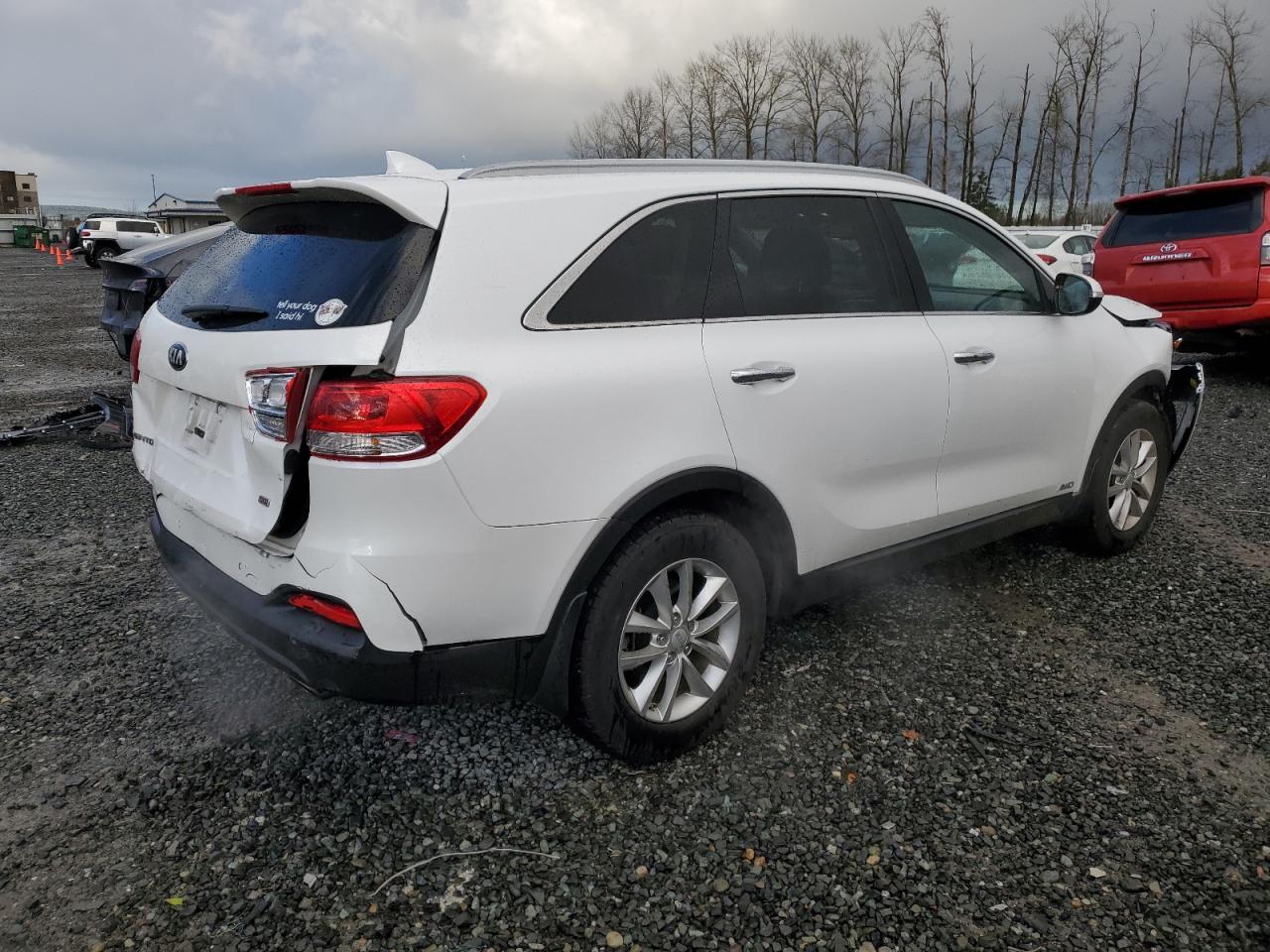 VIN 5XYPGDA39HG332132 2017 KIA SORENTO no.3