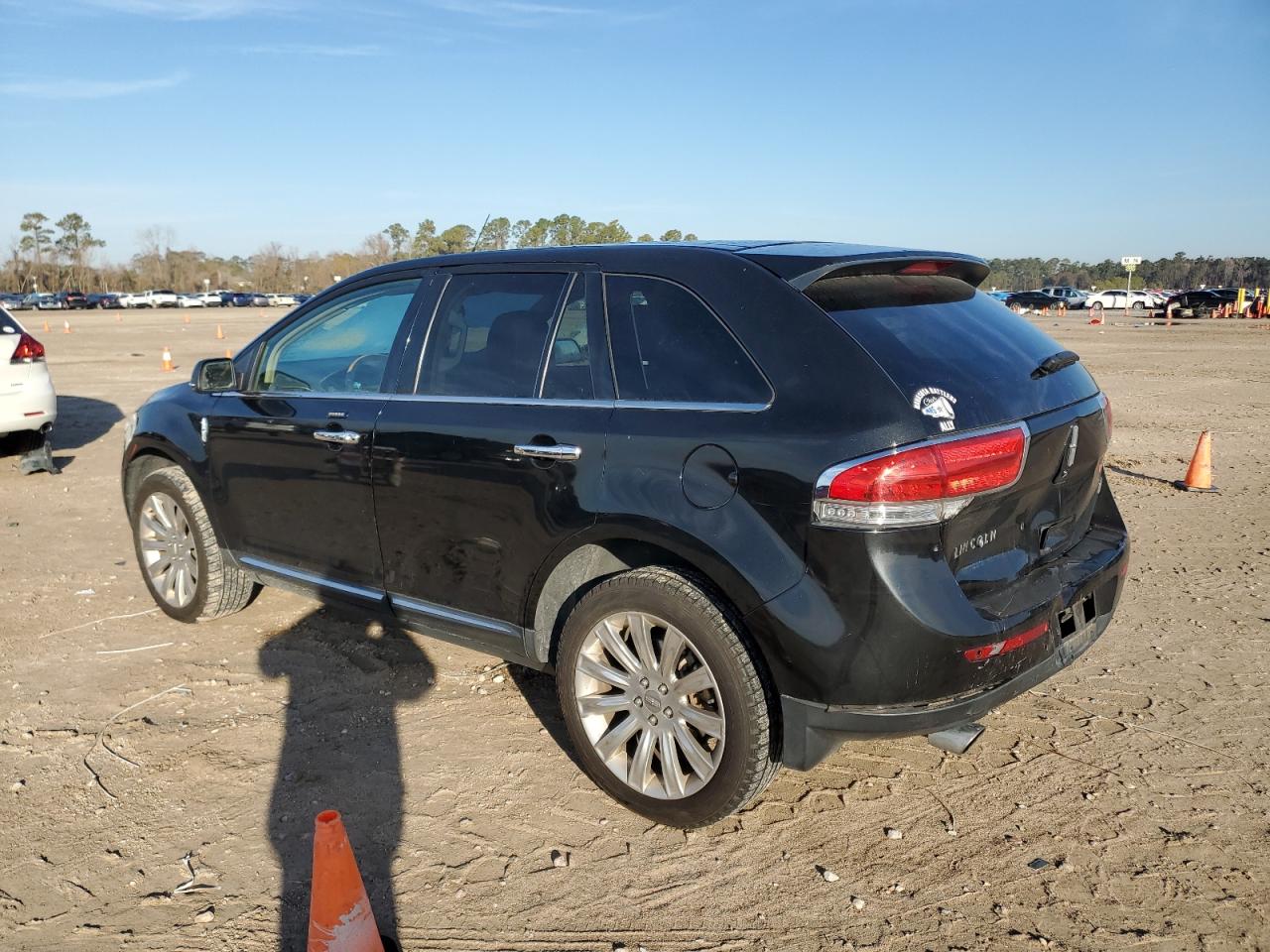 2015 Lincoln MKX - Image 2