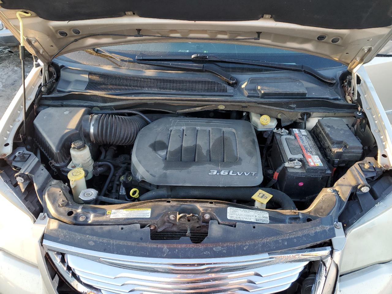 2013 Chrysler Town & Country - Image 13