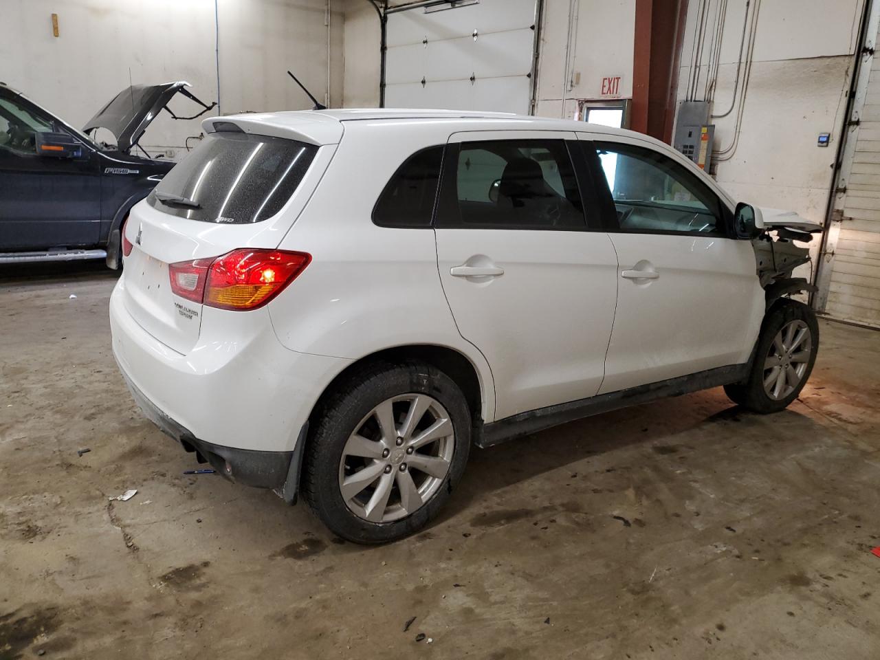 2015 Mitsubishi Outlander - Image 3