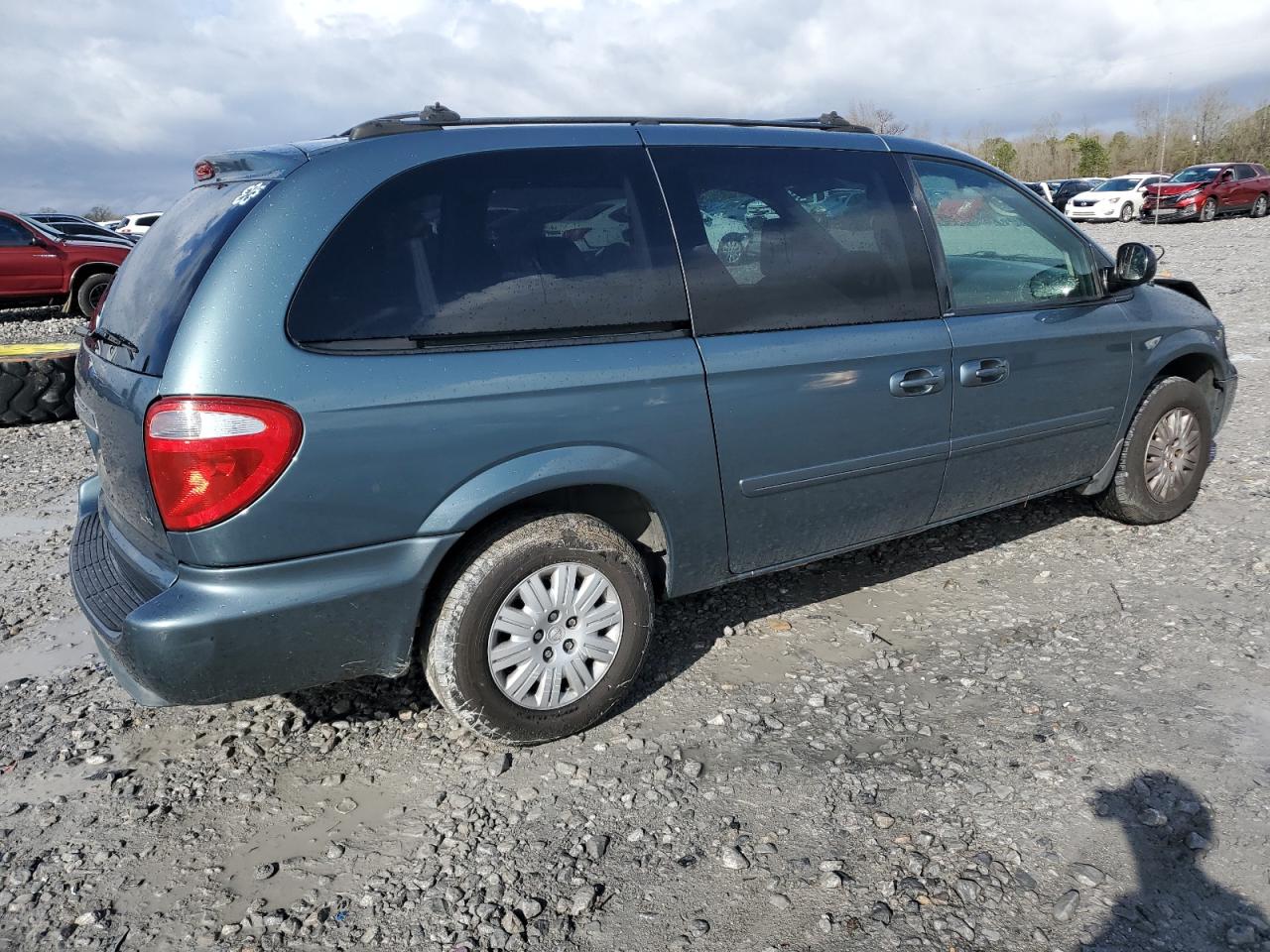 2005 Chrysler Town & Country - Image 3