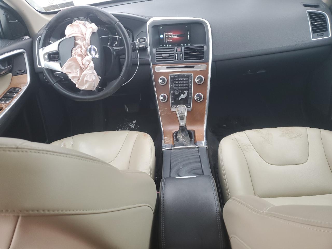 2017 Volvo XC60 - Image 8