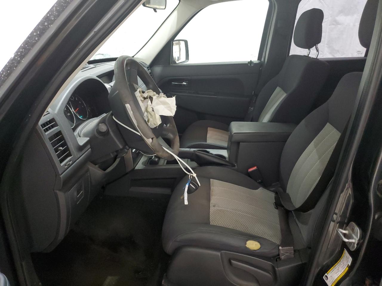 2010 Jeep Liberty (North America) - Image 7