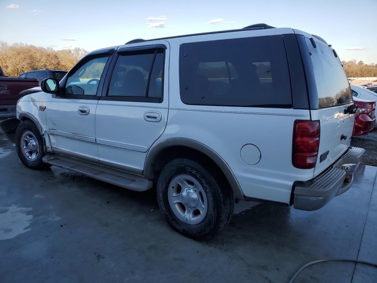 2002 Ford Expedition - Image 2