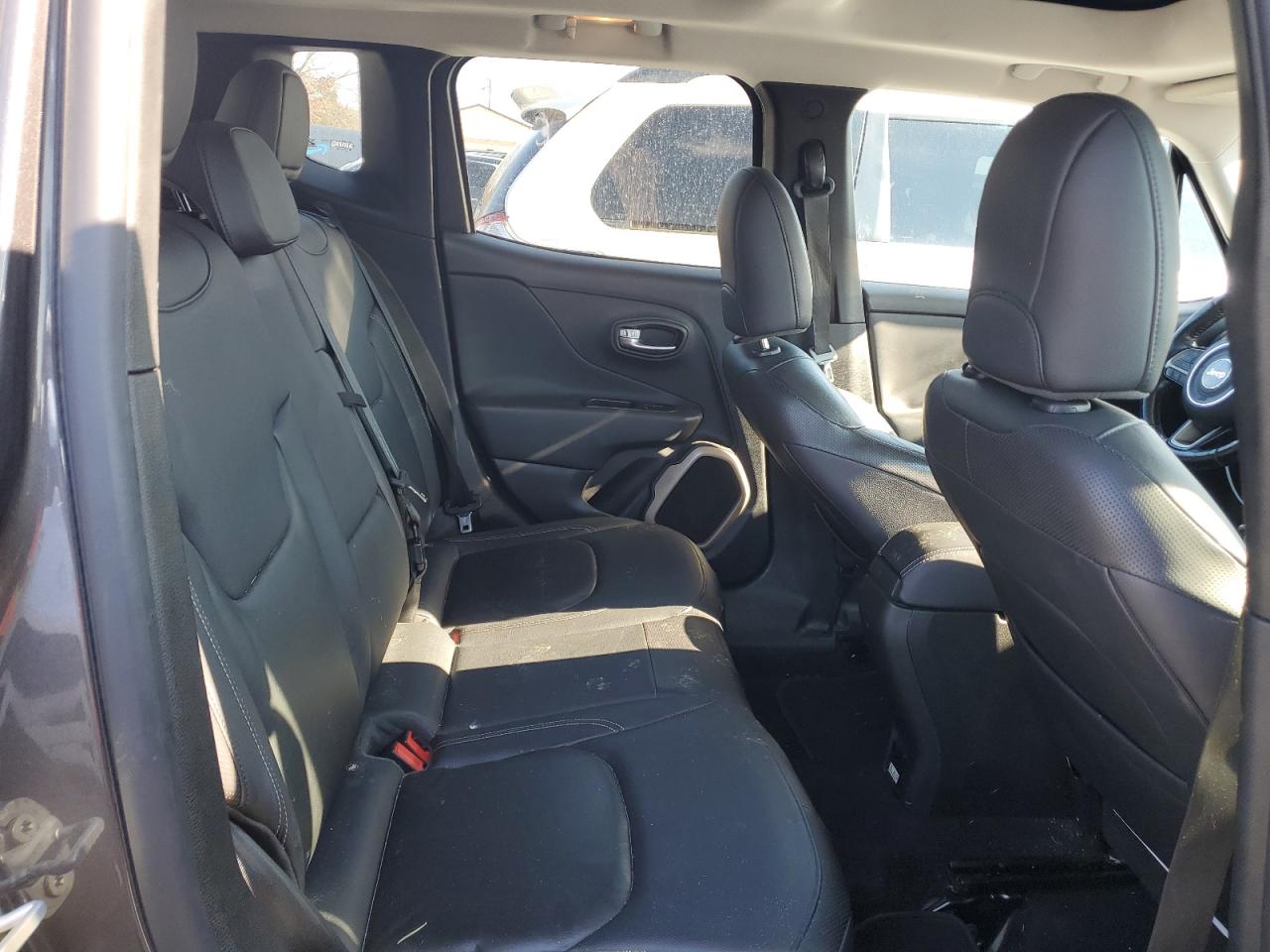 2016 Jeep Renegade - Image 10