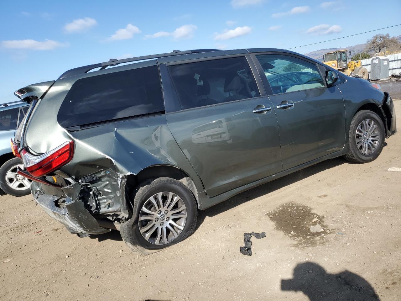 2019 Toyota Sienna - Image 3