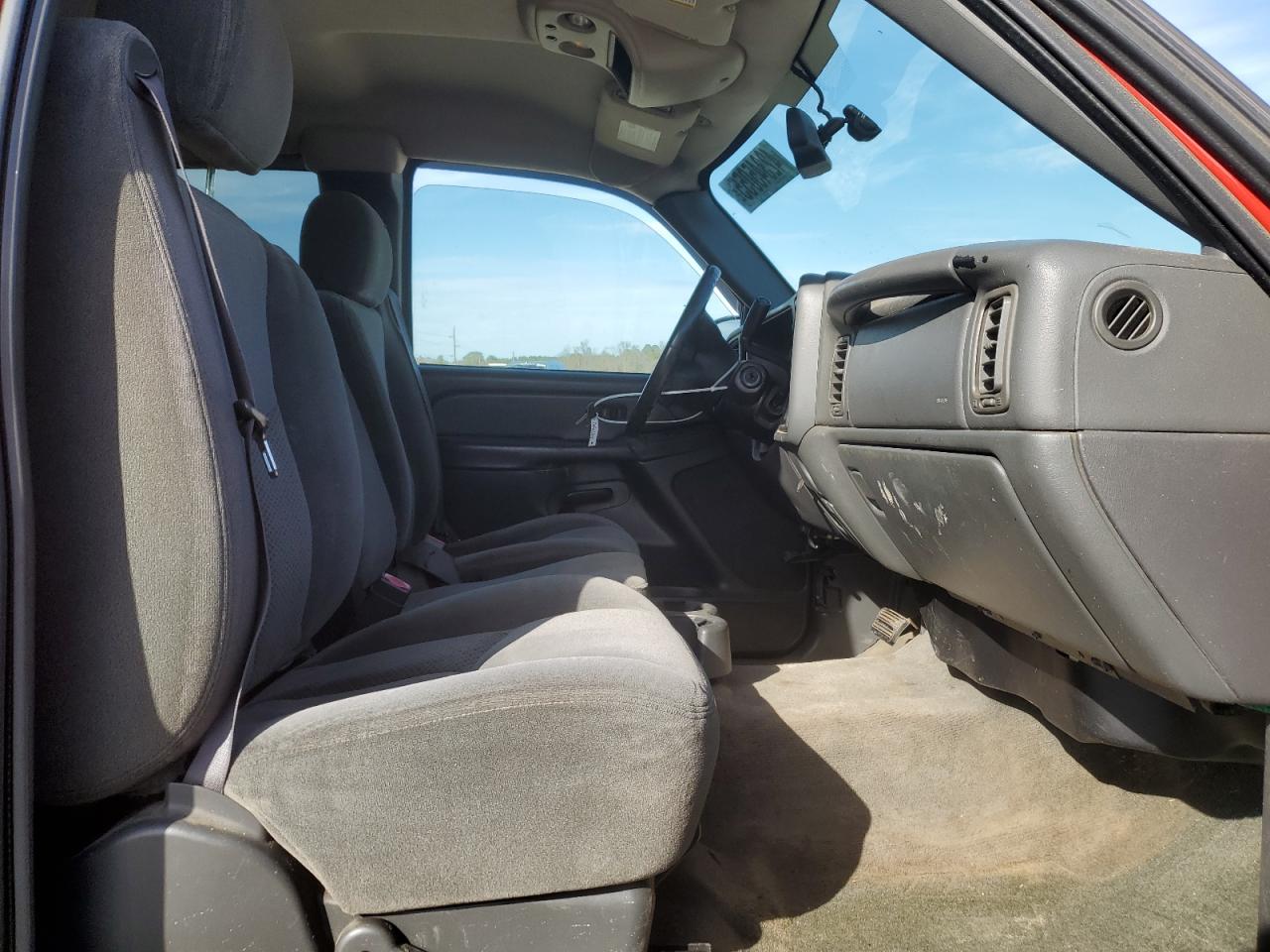 2004 Chevrolet Silverado - Image 7