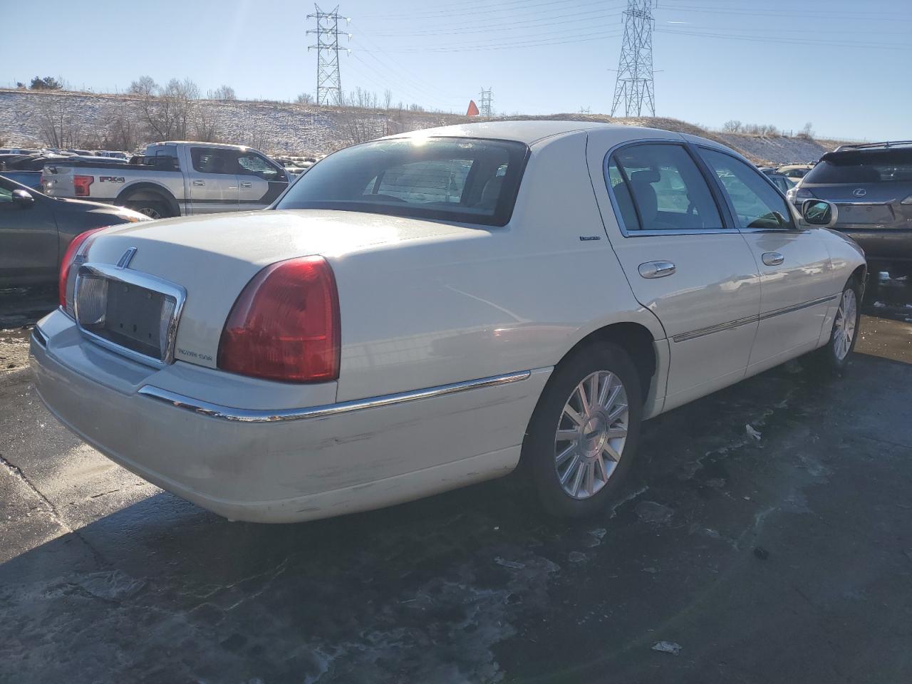 2003 Lincoln Town Car - Image 3