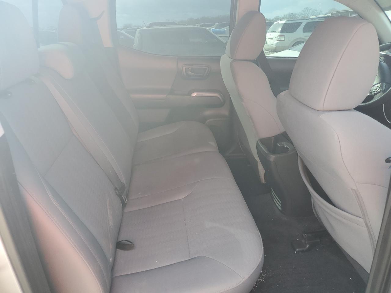 2019 Toyota Tacoma - Image 10