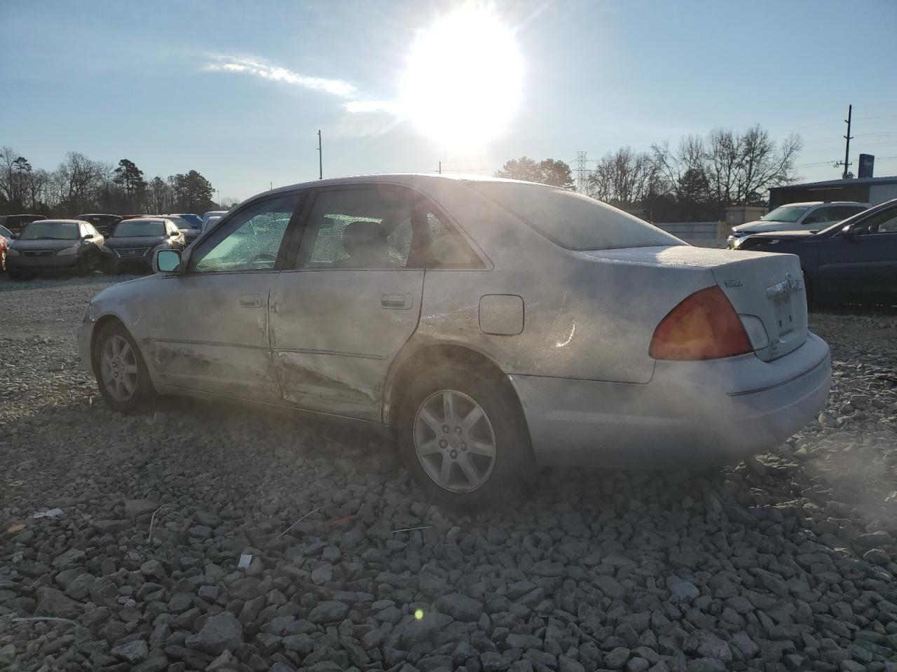 2000 Toyota Avalon - Image 2