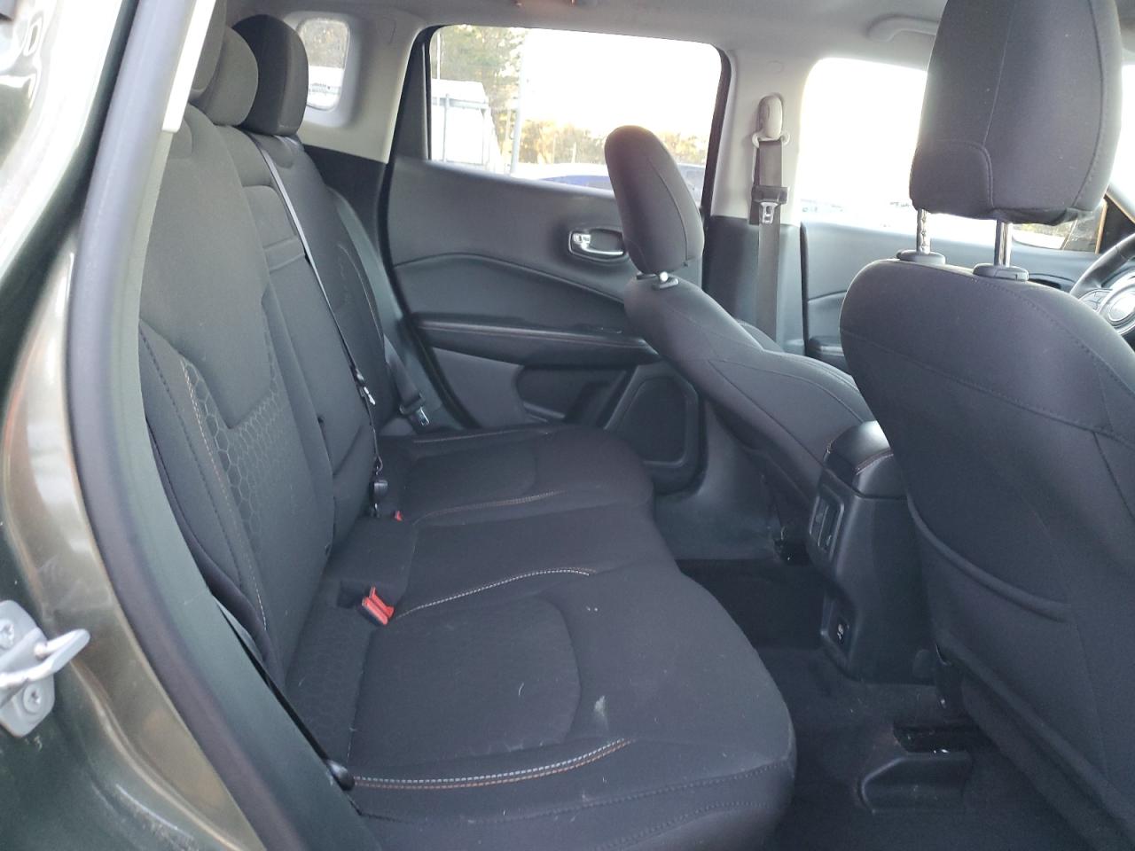 2018 Jeep Compass - Image 10