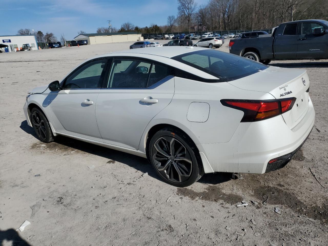 2024 Nissan Altima - Image 2