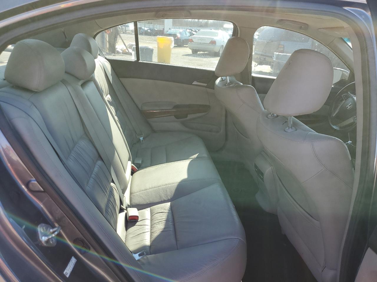 2012 Honda Accord - Image 10