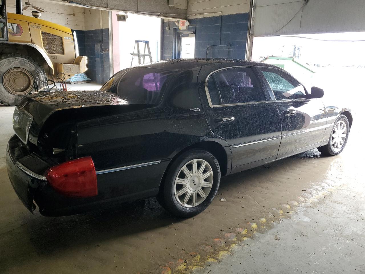 2008 Lincoln Town Car - Image 3