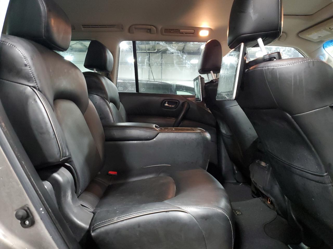 2017 Infiniti QX80 - Image 11