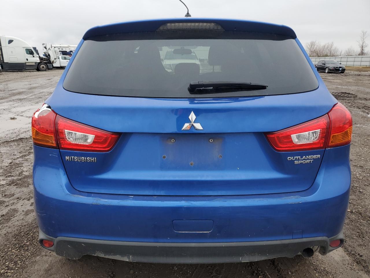 2015 Mitsubishi Outlander - Image 6