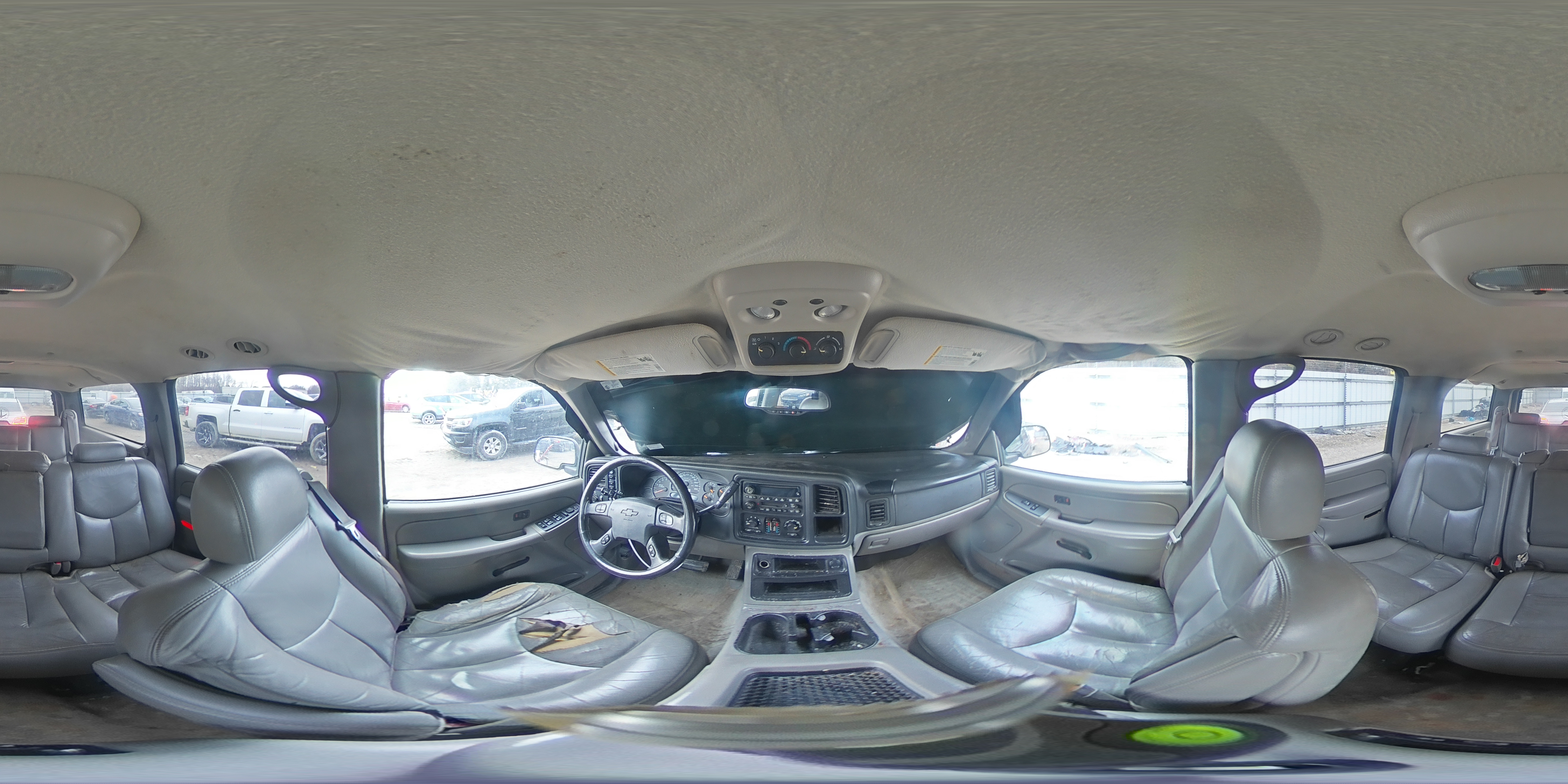 2005 Chevrolet Suburban - Image 14