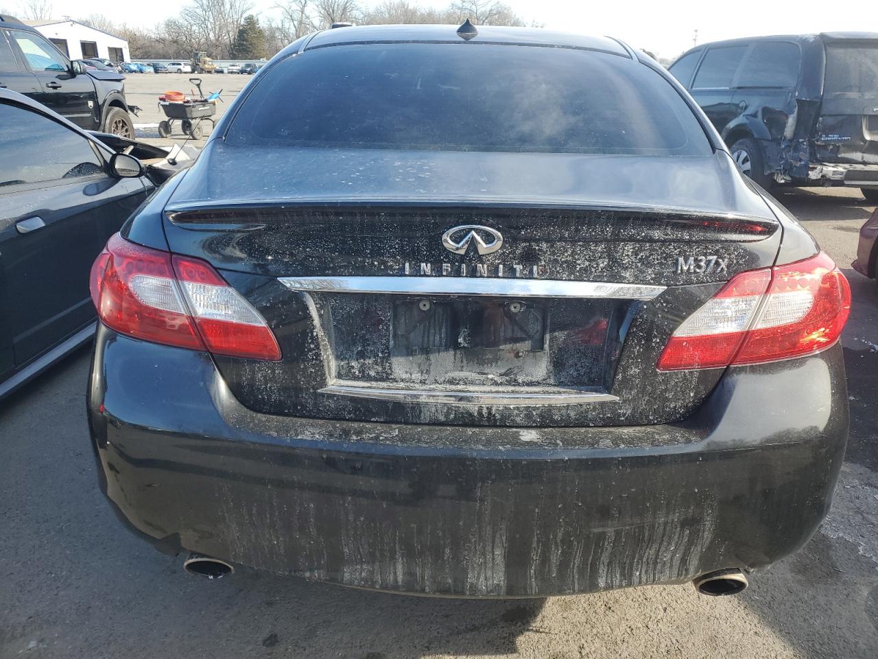 2012 Infiniti M - Image 6