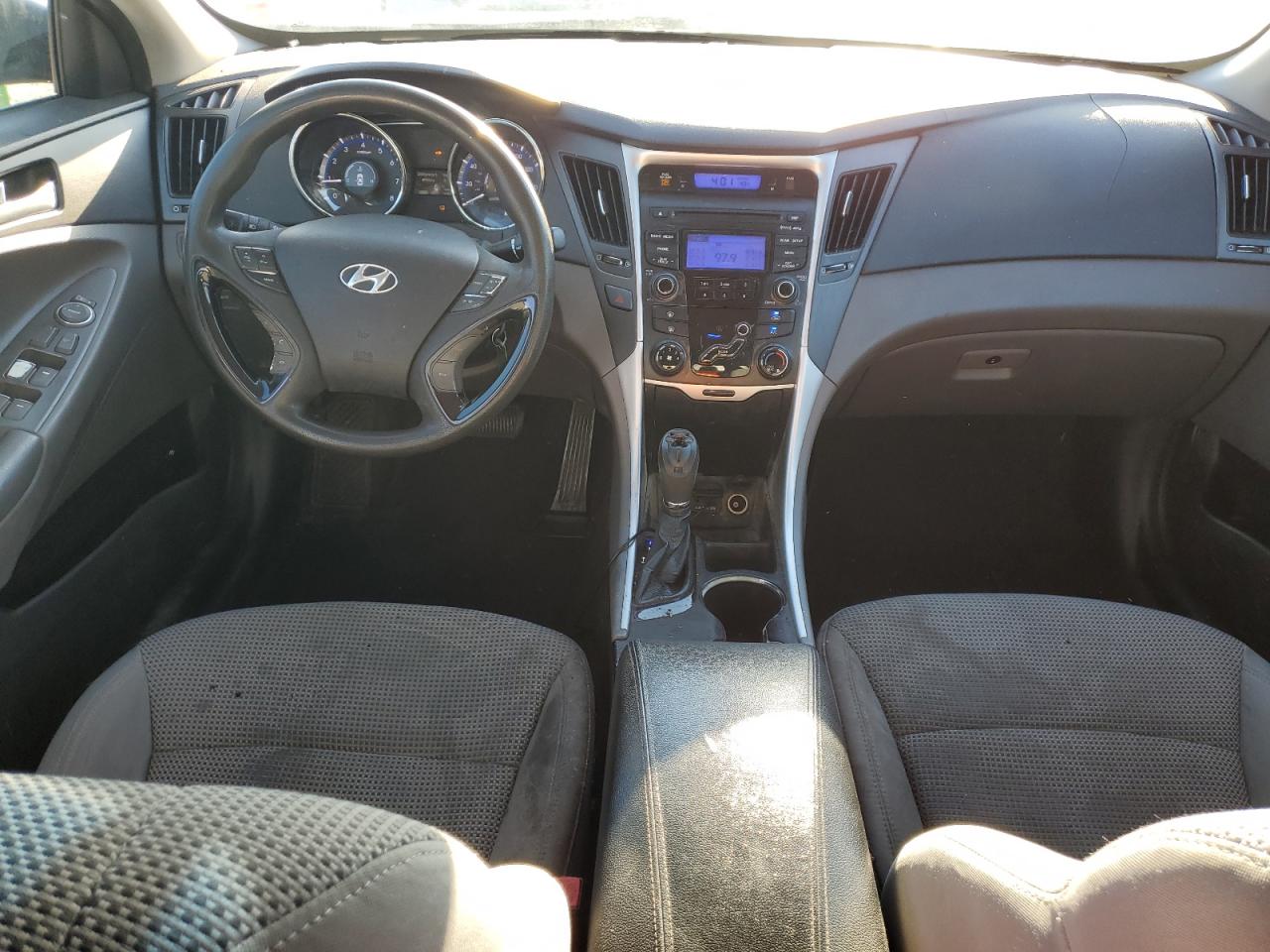 2012 Hyundai Sonata - Image 8