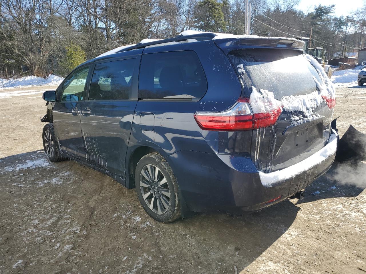 2018 Toyota Sienna - Image 2