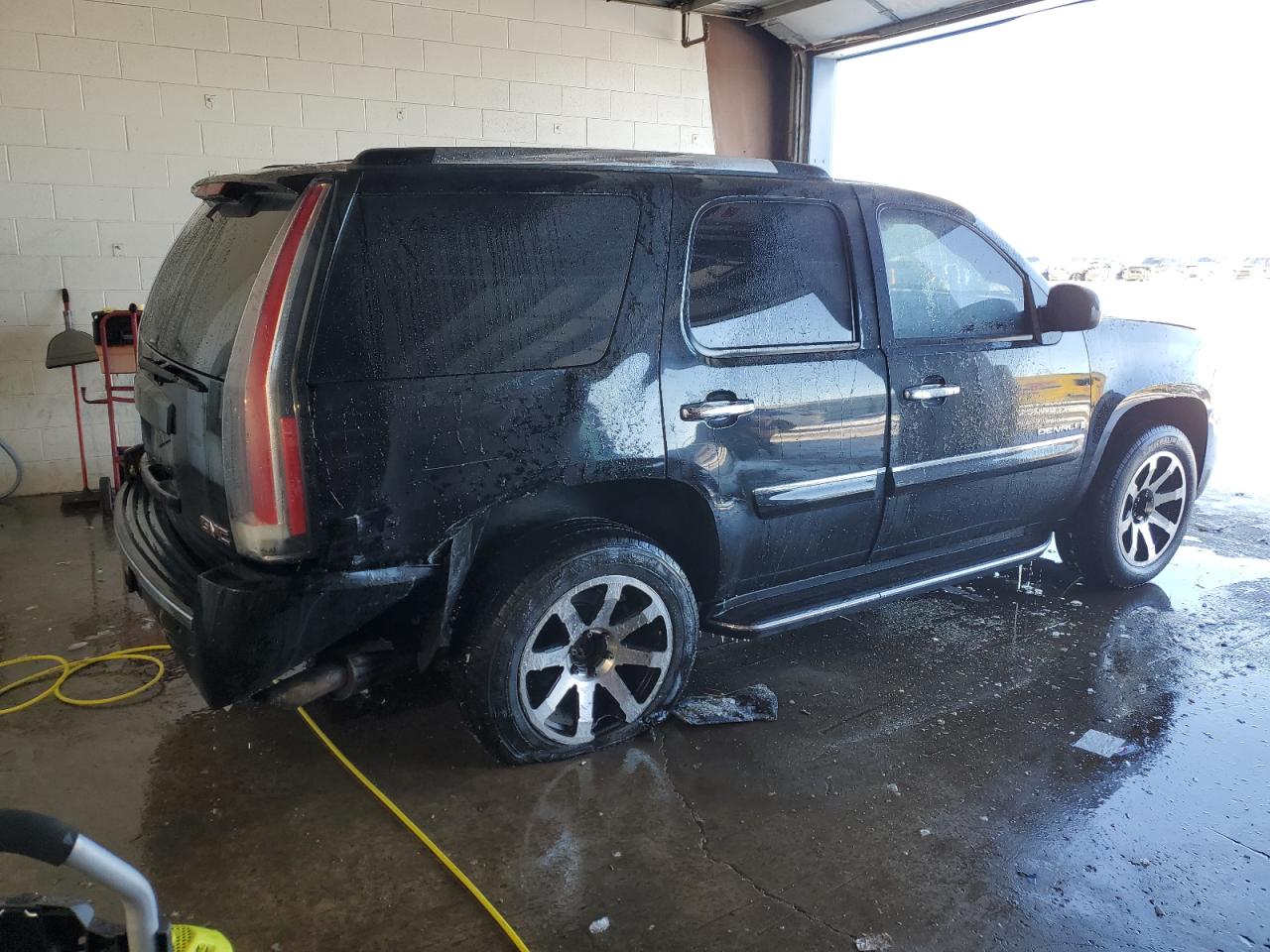 2007 GMC Yukon - Image 3