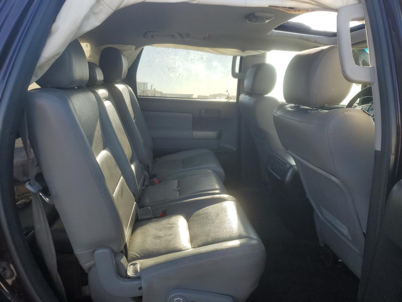 2014 Toyota Sequoia - Image 12