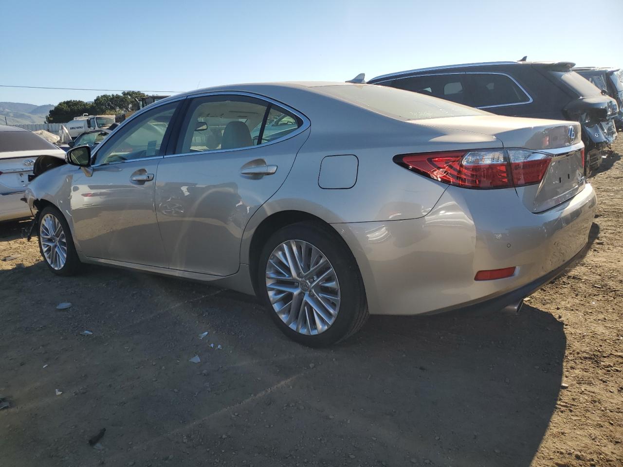 2013 Lexus ES - Image 2