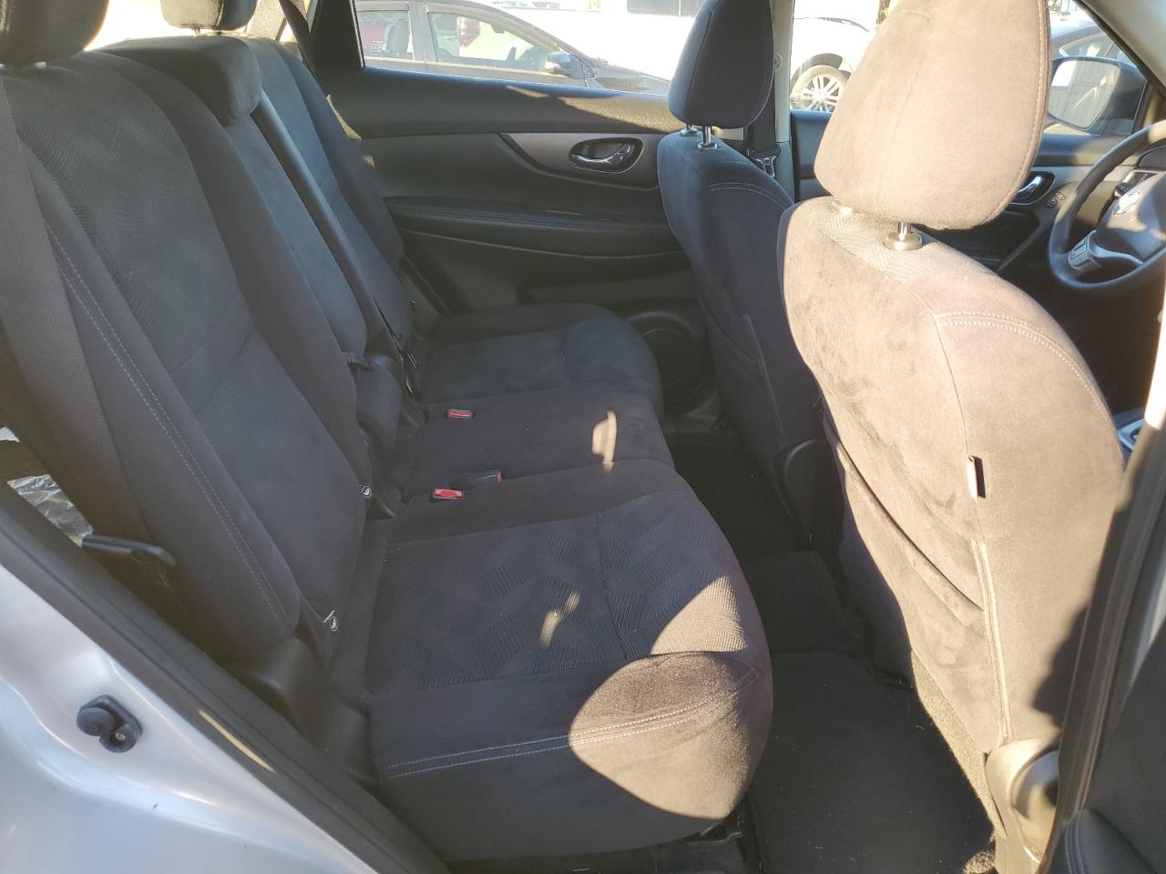 2016 Nissan Rogue - Image 10